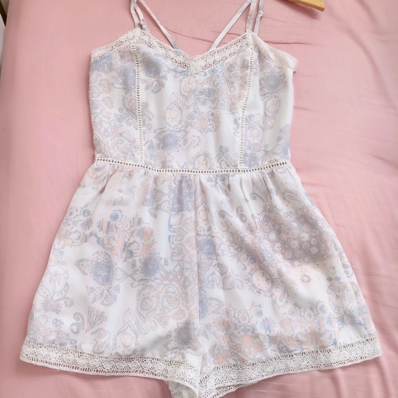 NWOT Kendall&Kylie Crochet Romper - Picture 4 of 5
